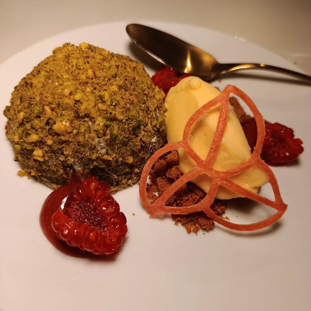 Projeto personalizado com peça criada para apresentação gastronómica